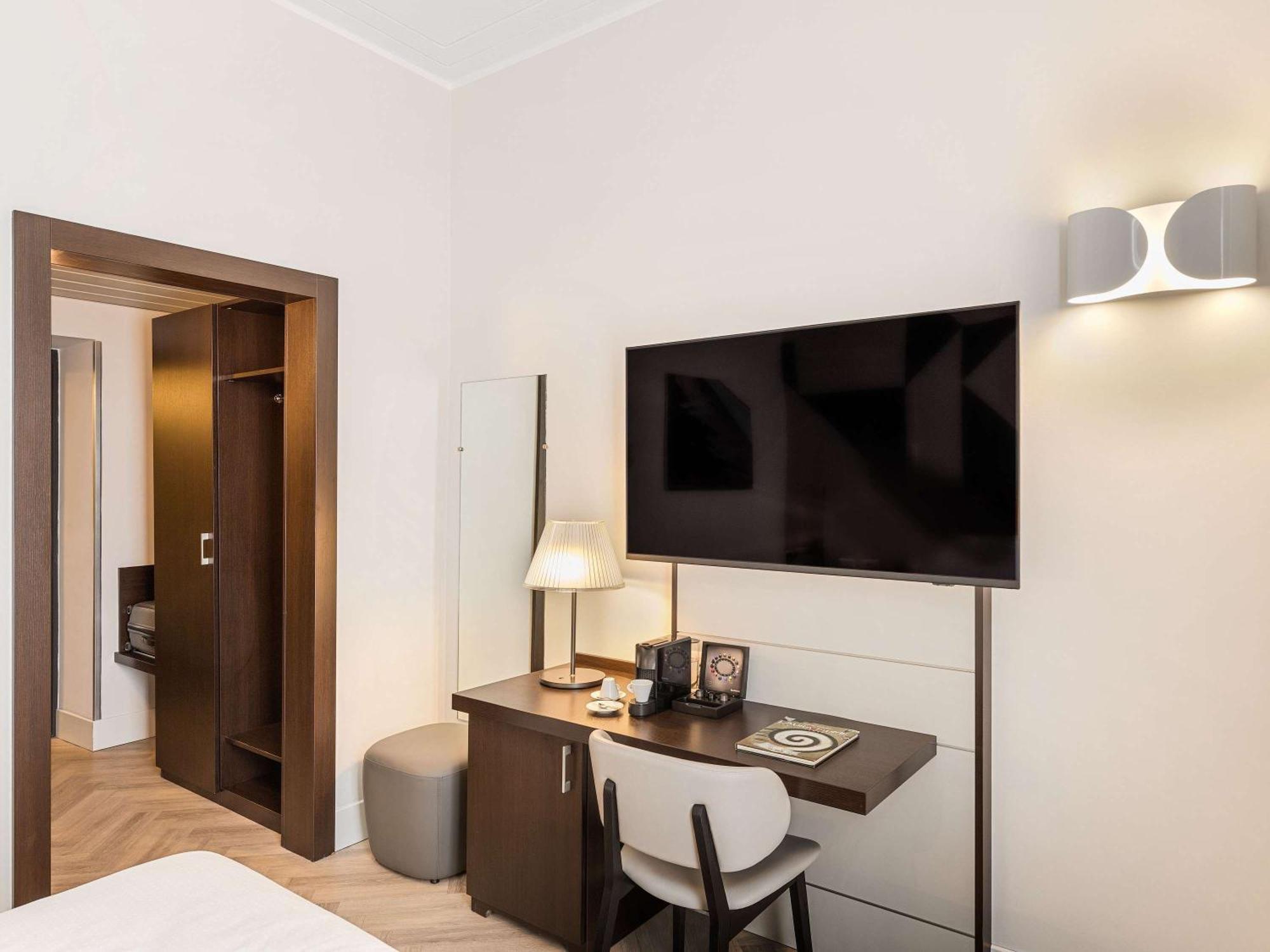 Mercure Napoli Centro Angioino Kültér fotó