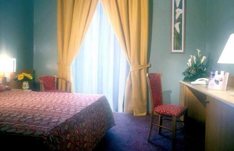 Mercure Napoli Centro Angioino Kültér fotó