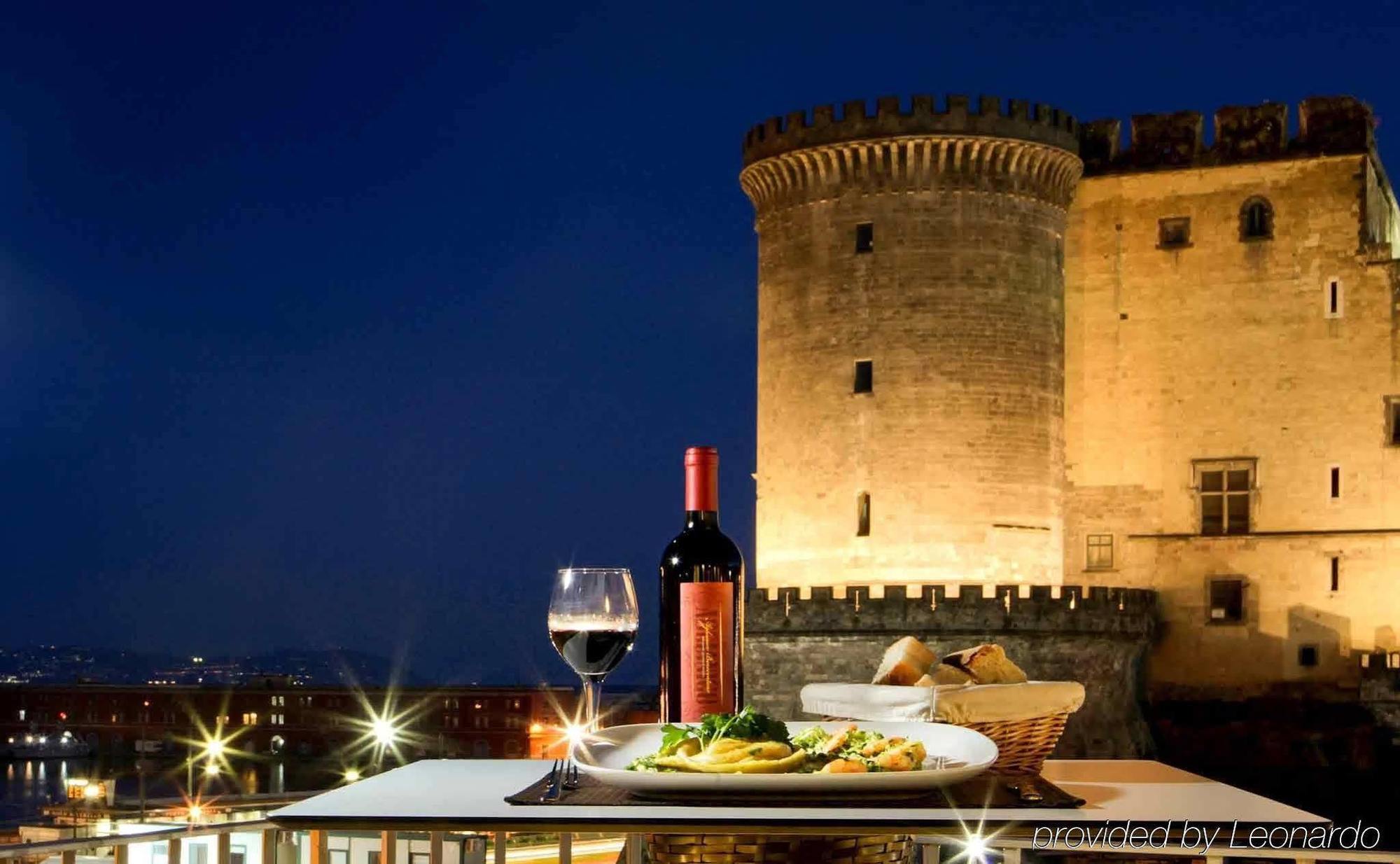 Mercure Napoli Centro Angioino Kültér fotó