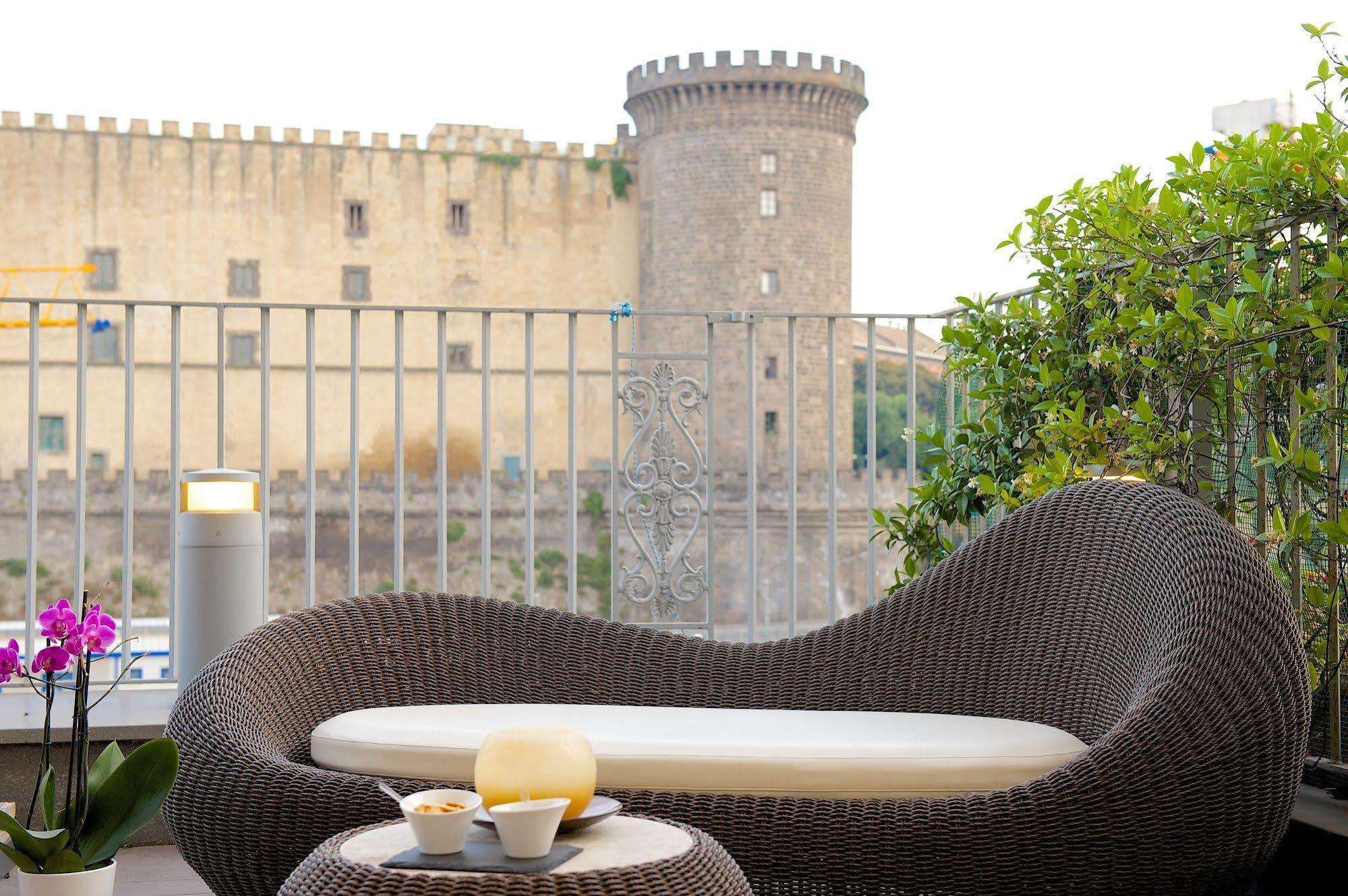 Mercure Napoli Centro Angioino Kültér fotó