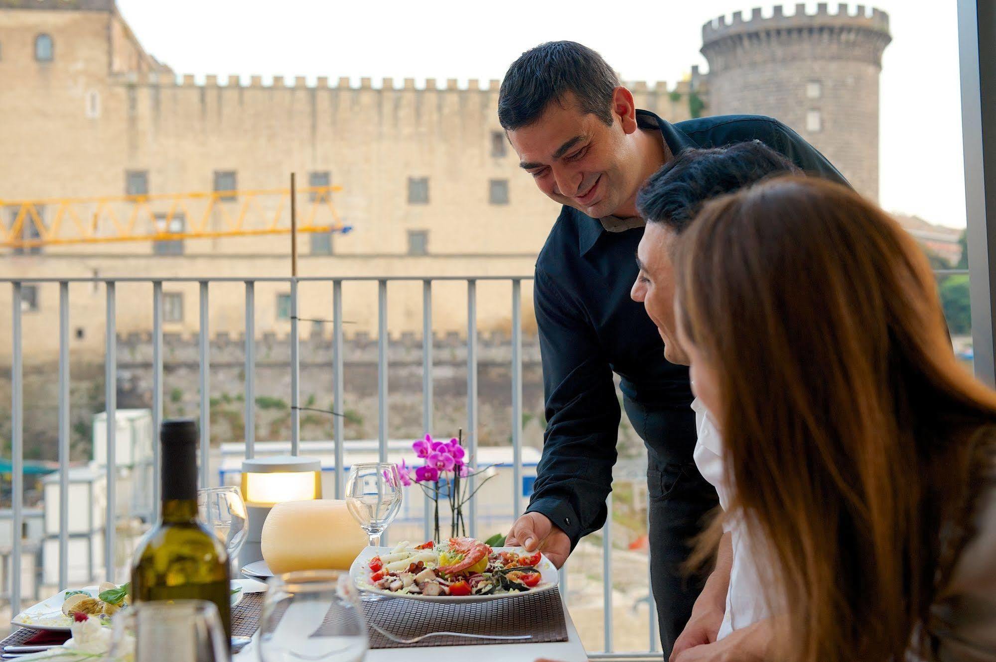 Mercure Napoli Centro Angioino Kültér fotó