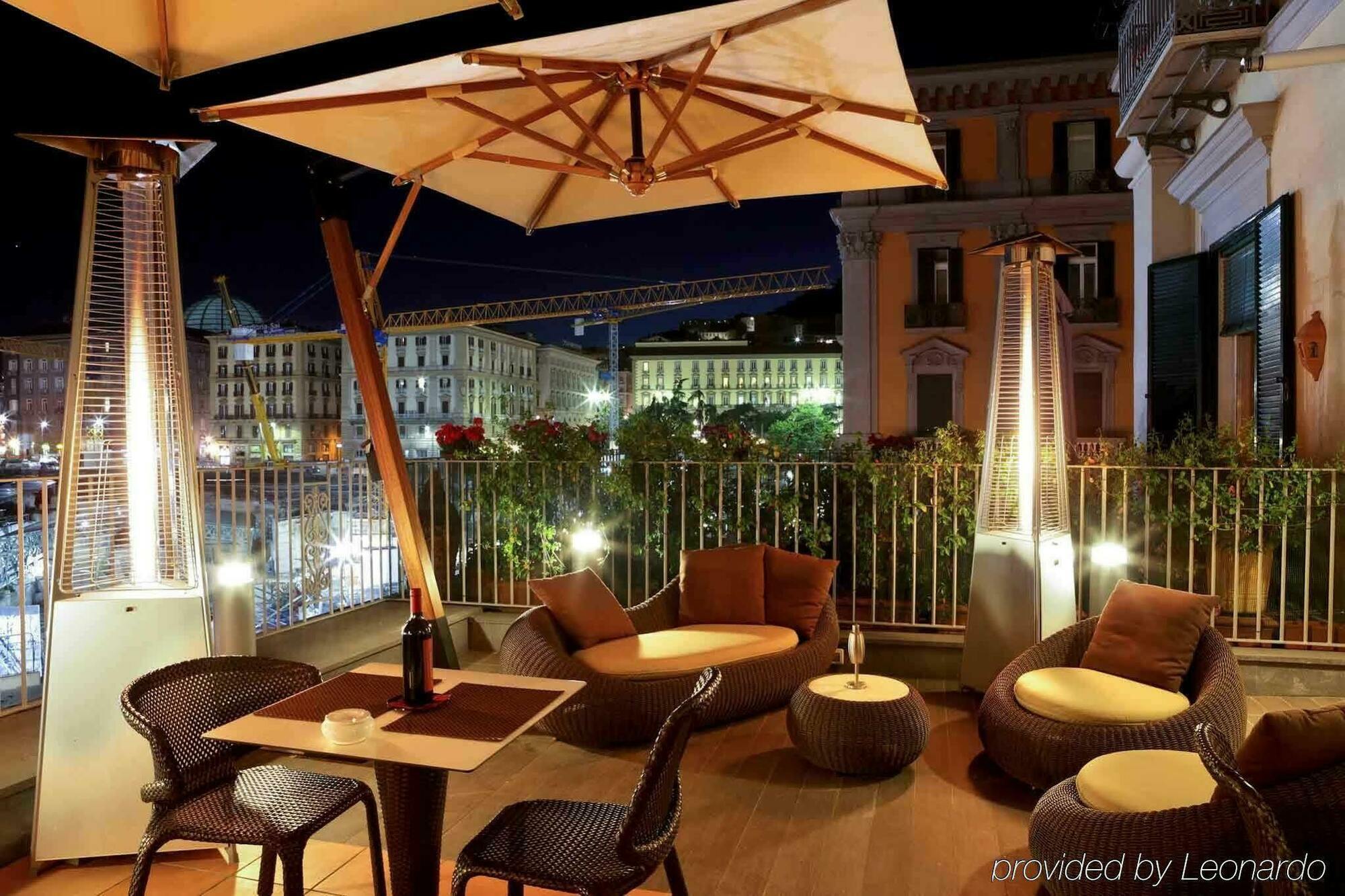 Mercure Napoli Centro Angioino Kültér fotó